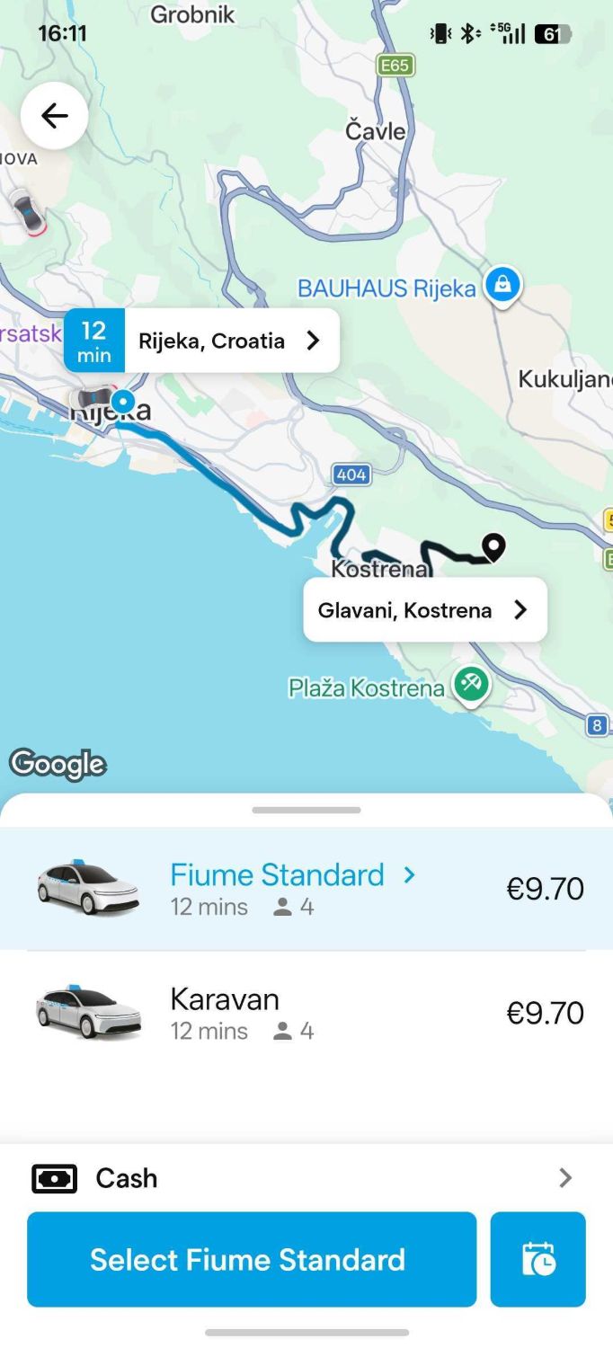 Taxi Fiume passenger app: route from Rijeka to Kostrena, two vehicle options at €9.70 each and cash selected as the payment method