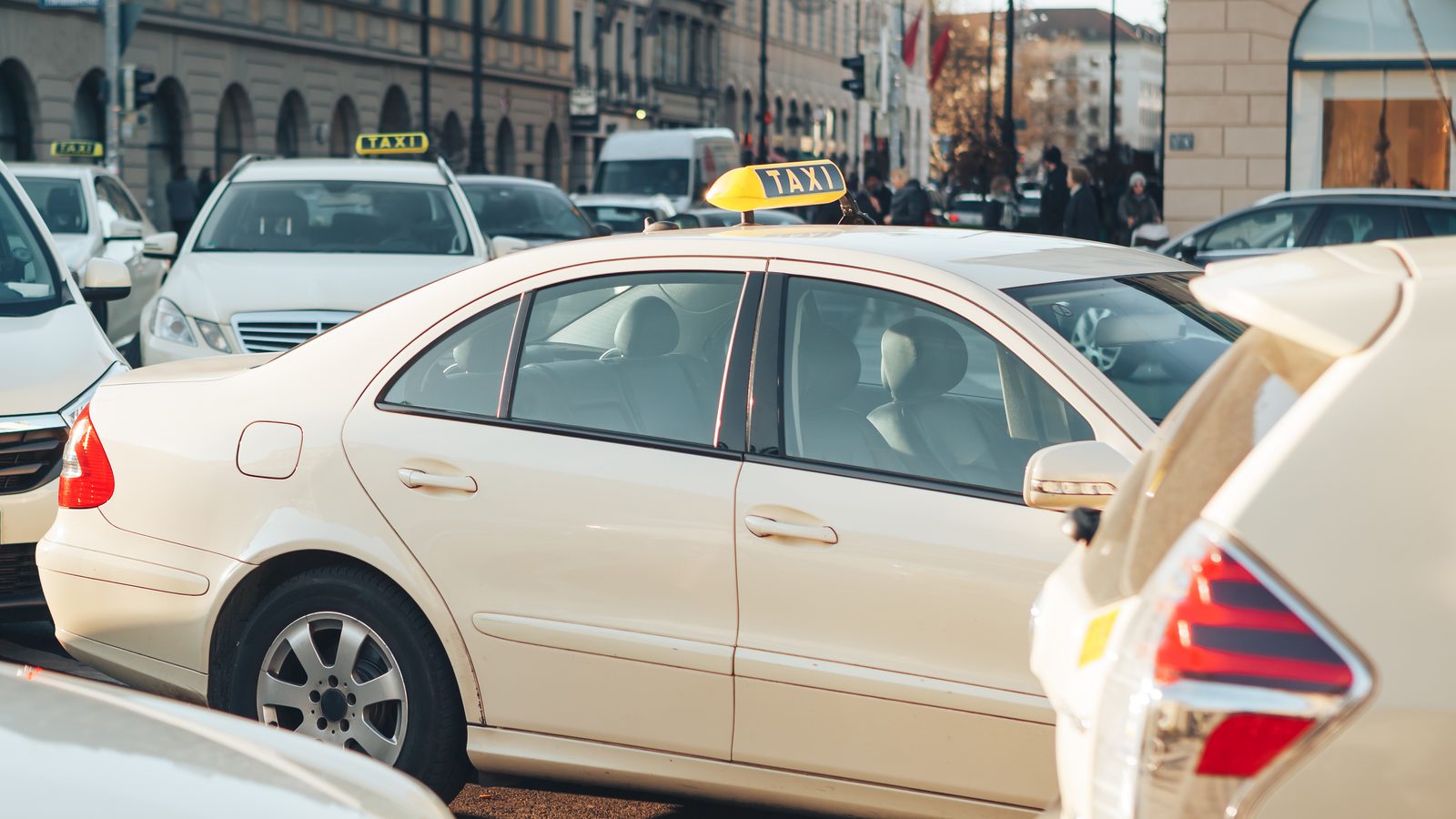 Fixed prices and tariff corridors for taxis in Germany
